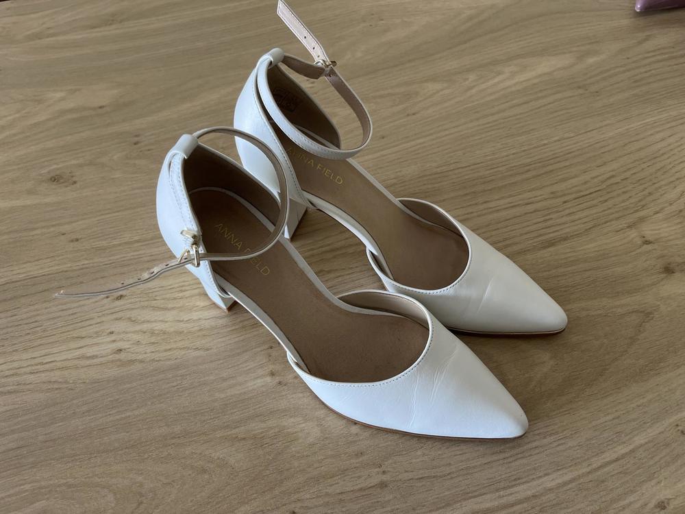 White Anna Field Heels, Size 8